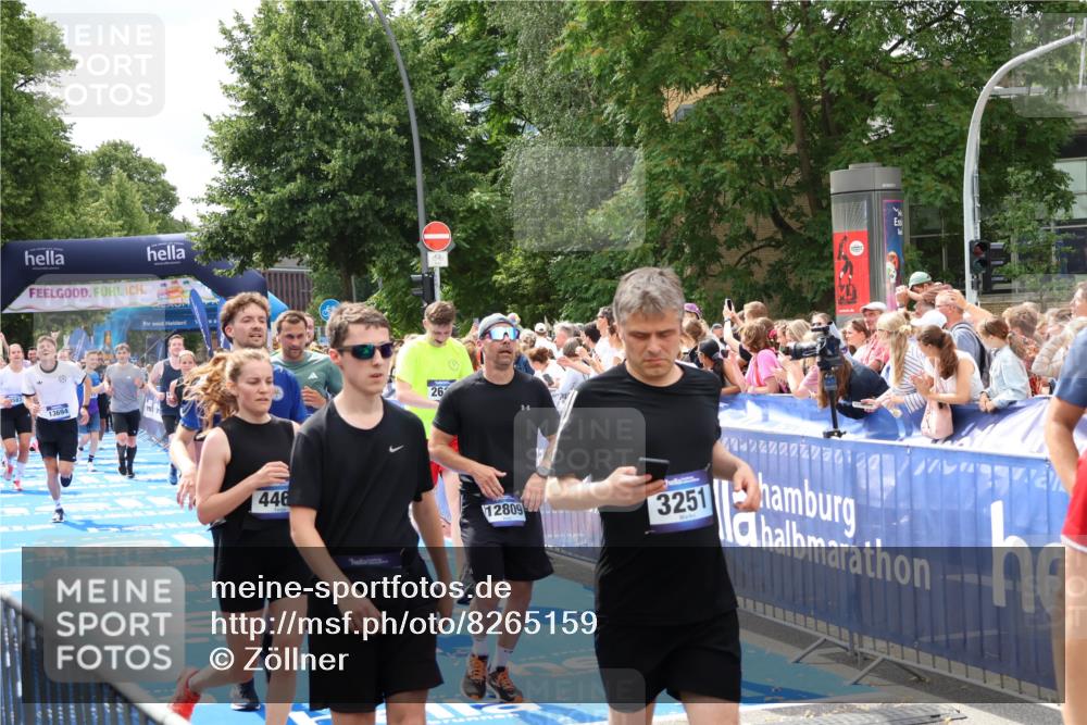 29.06.2025 - hella hamburg halbmarathon Zöllner http://msf.ph/oto/8265159 29.06.2025 10:58:43 Ziel 1319, 2619, 2656, 2978, 4467, 5675, 6592, 6595, 7659, 8322, 8929, 10943, 11605, 11846, 12809, 12862, 13512, 13694, 15197, 16189, 18501, 18587 meine-sportfotos.de
