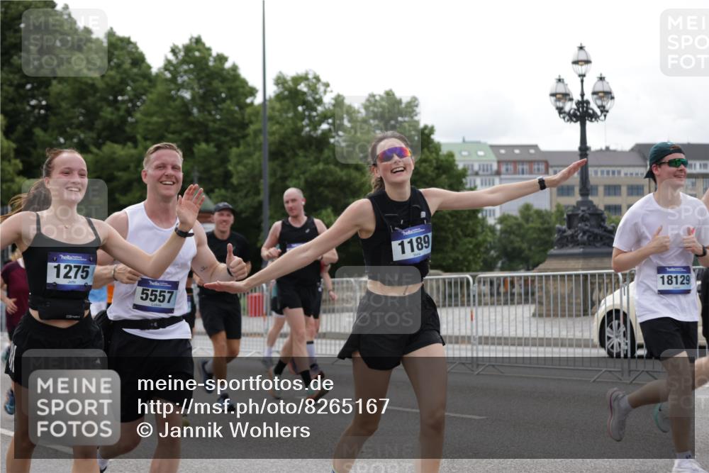 29.06.2025 - hella hamburg halbmarathon Jannik Wohlers http://msf.ph/oto/8265167 29.06.2025 10:33:21 Lombardsbrücke 1189, 1275, 1896, 2342, 2776, 3170, 3264, 3560, 4361, 4433, 4449, 4696, 4942, 5075, 5096, 5141, 5557, 5566, 5569, 5691, 5821, 5822, 5887, 6109, 6515, 6516, 6854, 6956, 6999, 7027, 7565, 7653, 8021, 8157, 8202, 8282, 8375, 8377, 8383, 8401, 9094, 9234, 9438, 9799, 9875, 9995, 10007, 10071, 10561, 11111, 11237, 11338, 11453, 11546, 11676, 11811, 11827, 11928, 12237, 12238, 12562, 12652, 12835, 12855, 13375, 13535, 13601, 13741, 13853, 14032, 14098, 14451, 15044 meine-sportfotos.de