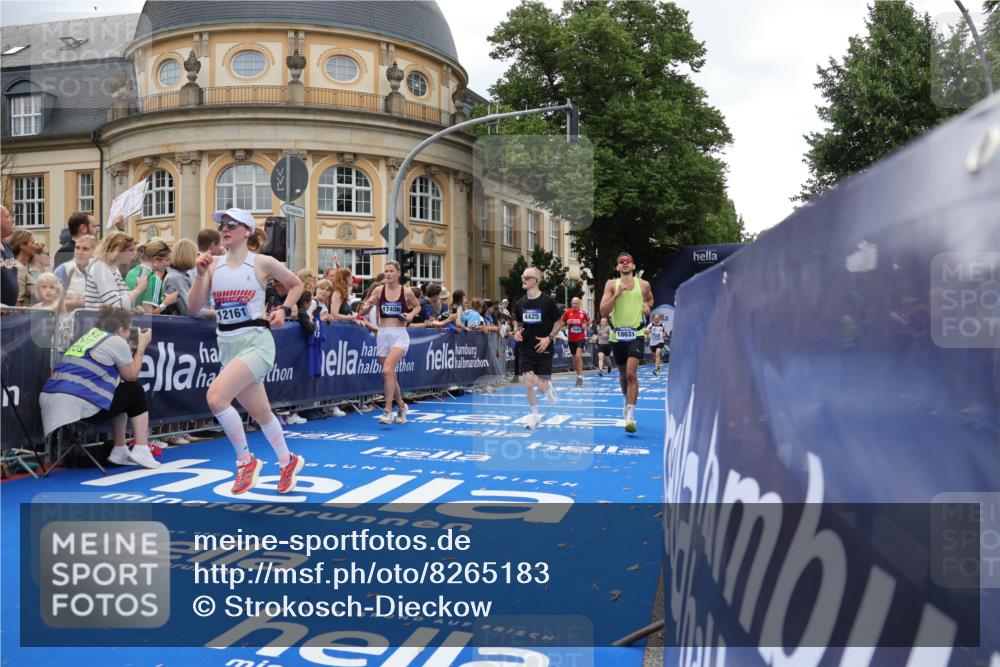 29.06.2025 - hella hamburg halbmarathon Strokosch-Dieckow http://msf.ph/oto/8265183 29.06.2025 10:44:55 Ziel 1171, 1424, 1520, 2098, 2890, 3098, 4425, 6266, 7056, 7167, 7709, 7843, 9030, 9720, 11688, 12161, 15334, 16058, 17381, 17382, 17406, 17544, 18055, 18631, 19207, 19210 meine-sportfotos.de