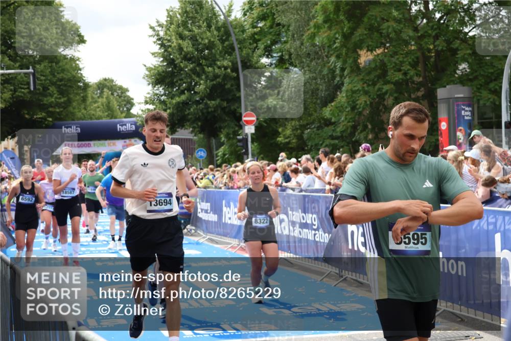 29.06.2025 - hella hamburg halbmarathon Zöllner http://msf.ph/oto/8265229 29.06.2025 10:58:46 Ziel 1319, 2656, 2840, 5675, 6592, 8322, 8929, 10943, 11605, 11846, 12862, 13512, 13694, 13880, 14266, 14902, 15197, 16189, 17839, 18587 meine-sportfotos.de