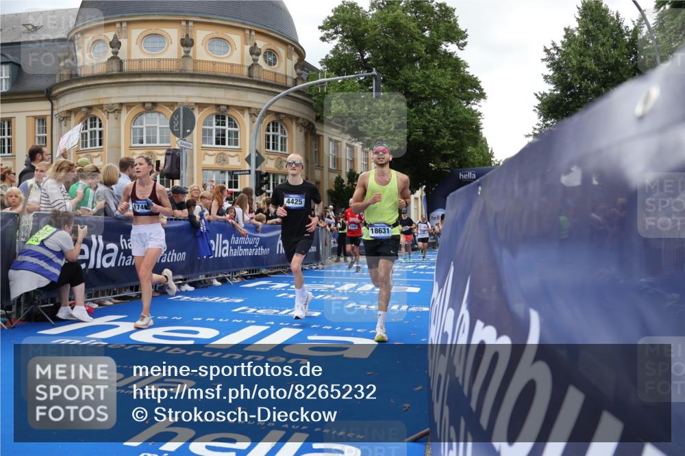 29.06.2025 - hella hamburg halbmarathon Strokosch-Dieckow http://msf.ph/oto/8265232 29.06.2025 10:44:56 Ziel 1171, 1424, 1520, 2098, 2890, 3098, 4425, 6266, 7056, 7167, 7709, 7843, 9030, 9720, 10741, 11688, 12161, 15334, 16058, 17381, 17382, 17406, 17544, 18055, 18631, 19210 meine-sportfotos.de