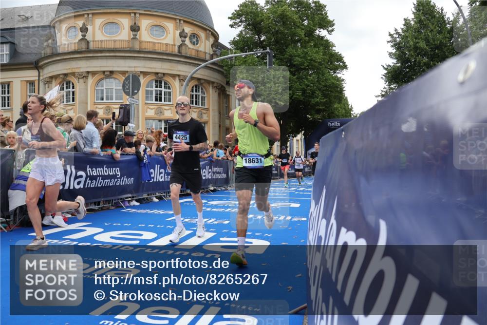 29.06.2025 - hella hamburg halbmarathon Strokosch-Dieckow http://msf.ph/oto/8265267 29.06.2025 10:44:56 Ziel 1171, 1424, 1520, 2098, 2890, 3098, 4425, 6266, 7056, 7167, 7709, 7843, 9030, 9720, 10741, 11688, 12161, 15334, 16058, 17381, 17382, 17406, 17544, 18055, 18631, 19210 meine-sportfotos.de