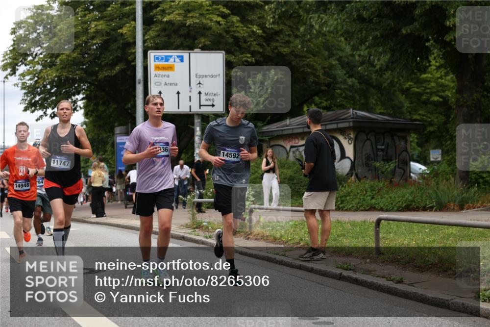29.06.2025 - hella hamburg halbmarathon Yannick Fuchs http://msf.ph/oto/8265306 29.06.2025 10:48:47 20KM 1125, 1327, 1496, 1506, 1628, 2119, 2474, 2561, 2771, 2884, 2955, 3041, 3177, 3652, 3791, 3794, 3861, 3945, 4029, 4189, 4231, 4868, 4903, 4938, 5319, 6082, 6084, 6433, 6443, 6587, 6938, 8449, 8487, 8514, 8698, 8973, 10191, 10192, 10263, 10368, 10376, 11184, 11333, 11499, 11747, 11797, 11799, 11976, 12186, 12526, 12584, 12961, 13267, 13297, 13988, 14036, 14175, 14592, 14638, 14660, 14834, 14948, 15389, 15408, 15879, 16047, 16327, 17842, 18380 meine-sportfotos.de