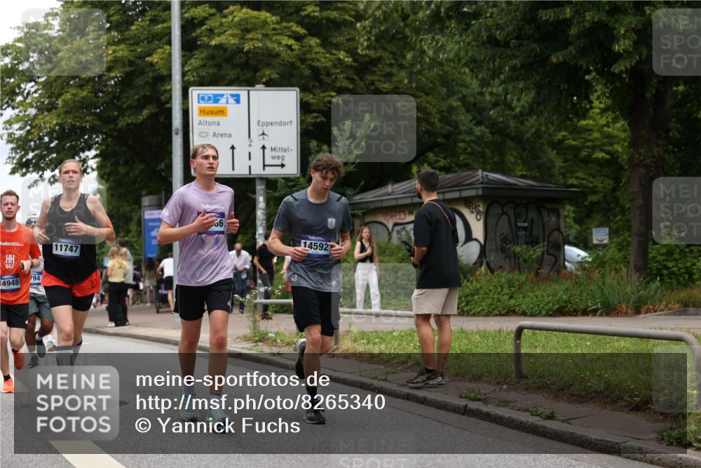 29.06.2025 - hella hamburg halbmarathon Yannick Fuchs http://msf.ph/oto/8265340 29.06.2025 10:48:47 20KM 1125, 1327, 1496, 1506, 1628, 2119, 2474, 2561, 2771, 2884, 2955, 3041, 3177, 3652, 3791, 3794, 3861, 3945, 4029, 4189, 4231, 4868, 4903, 4938, 5319, 6082, 6084, 6433, 6443, 6587, 6938, 8449, 8487, 8514, 8698, 8973, 10191, 10192, 10263, 10368, 10376, 11184, 11333, 11499, 11747, 11797, 11799, 11976, 12186, 12526, 12584, 12961, 13267, 13297, 13988, 14036, 14175, 14592, 14638, 14660, 14834, 14948, 15389, 15408, 15879, 16047, 16327, 17842, 18380 meine-sportfotos.de