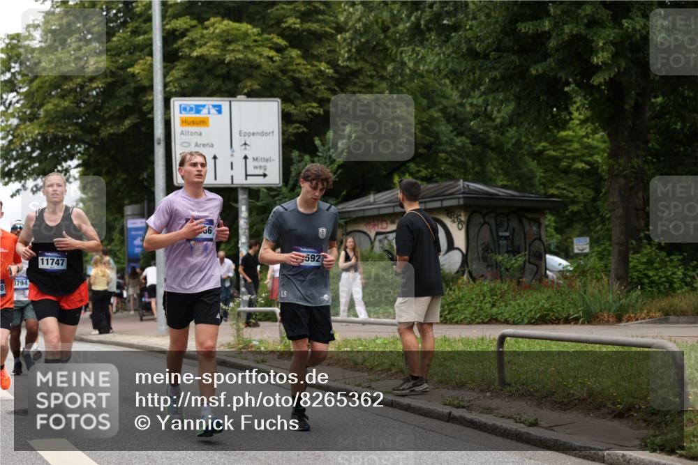 29.06.2025 - hella hamburg halbmarathon Yannick Fuchs http://msf.ph/oto/8265362 29.06.2025 10:48:47 20KM 1125, 1327, 1496, 1506, 1628, 2119, 2474, 2561, 2771, 2884, 2955, 3041, 3177, 3652, 3791, 3794, 3861, 3945, 4029, 4189, 4231, 4868, 4903, 4938, 5319, 6082, 6084, 6433, 6443, 6587, 6938, 8449, 8487, 8514, 8698, 8973, 10191, 10192, 10263, 10368, 10376, 11184, 11333, 11499, 11747, 11797, 11799, 11976, 12186, 12526, 12584, 12961, 13267, 13297, 13988, 14036, 14175, 14592, 14638, 14660, 14834, 14948, 15389, 15408, 15879, 16047, 16327, 17842, 18380 meine-sportfotos.de