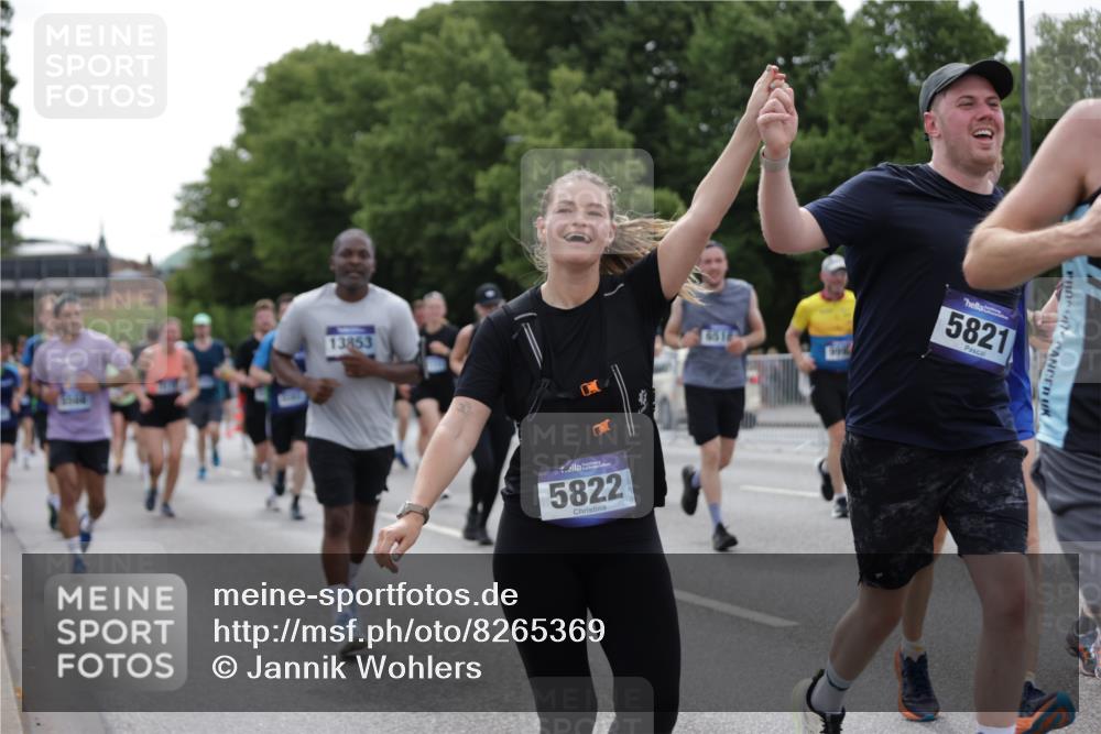 29.06.2025 - hella hamburg halbmarathon Jannik Wohlers http://msf.ph/oto/8265369 29.06.2025 10:33:23 Lombardsbrücke 1189, 1275, 1417, 1896, 2342, 2482, 3170, 3264, 3340, 3345, 3560, 4361, 4433, 4449, 4479, 4696, 4942, 5075, 5096, 5141, 5557, 5566, 5569, 5691, 5821, 5822, 5887, 6109, 6364, 6515, 6516, 6854, 6956, 7027, 7565, 7653, 8021, 8157, 8202, 8282, 8375, 8377, 8383, 8401, 9094, 9234, 9438, 9799, 9875, 9995, 10007, 10071, 10561, 11092, 11111, 11237, 11338, 11453, 11546, 11676, 11827, 11928, 12237, 12238, 12562, 12652, 12835, 12855, 13535, 13601, 13741, 13853, 13934, 14032, 14098 meine-sportfotos.de