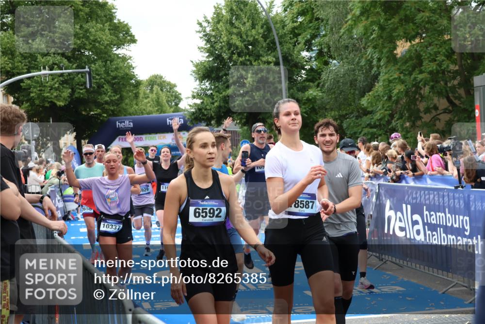 29.06.2025 - hella hamburg halbmarathon Zöllner http://msf.ph/oto/8265385 29.06.2025 10:58:49 Ziel 1319, 2488, 2656, 2840, 5277, 5675, 6720, 8929, 10268, 10539, 10943, 11605, 11846, 13512, 13880, 14266, 14902, 14965, 15197, 16189, 17405, 17630, 17839, 18232, 18587, 18954 meine-sportfotos.de