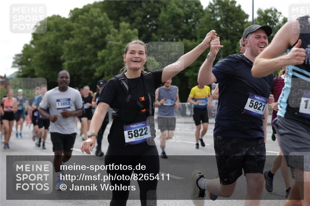29.06.2025 - hella hamburg halbmarathon Jannik Wohlers http://msf.ph/oto/8265411 29.06.2025 10:33:23 Lombardsbrücke 1189, 1275, 1417, 1896, 2342, 2482, 3170, 3264, 3340, 3345, 3560, 4361, 4433, 4449, 4479, 4696, 4942, 5075, 5096, 5141, 5557, 5566, 5569, 5691, 5821, 5822, 5887, 6109, 6364, 6515, 6516, 6854, 6956, 7027, 7565, 7653, 8021, 8157, 8202, 8282, 8375, 8377, 8383, 8401, 9094, 9234, 9438, 9799, 9875, 9995, 10007, 10071, 10561, 11092, 11111, 11237, 11338, 11453, 11546, 11676, 11827, 11928, 12237, 12238, 12562, 12652, 12835, 12855, 13535, 13601, 13741, 13853, 13934, 14032, 14098 meine-sportfotos.de