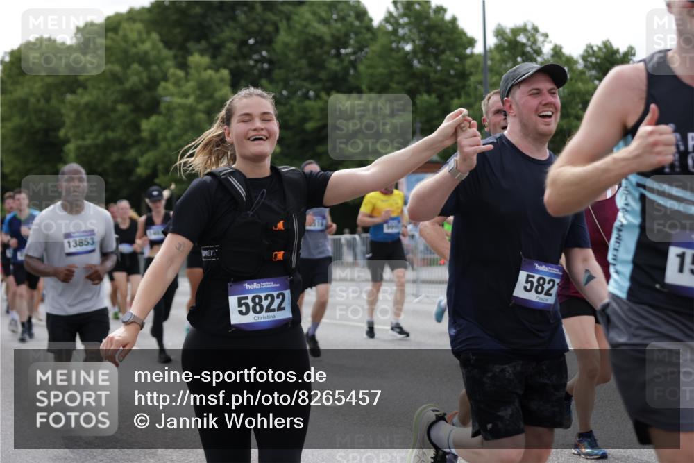 29.06.2025 - hella hamburg halbmarathon Jannik Wohlers http://msf.ph/oto/8265457 29.06.2025 10:33:24 Lombardsbrücke 1189, 1275, 1417, 1896, 2342, 2482, 3170, 3264, 3340, 3345, 3560, 4361, 4433, 4449, 4479, 4696, 4942, 5075, 5096, 5141, 5557, 5566, 5569, 5691, 5821, 5822, 5887, 6109, 6364, 6515, 6516, 6854, 6956, 7027, 7565, 7653, 8157, 8202, 8282, 8375, 8377, 8383, 8401, 9094, 9438, 9799, 9875, 9995, 10007, 10071, 10561, 11092, 11111, 11237, 11338, 11453, 11546, 11676, 11827, 12237, 12238, 12562, 12652, 12835, 12855, 13535, 13601, 13741, 13853, 13934, 14032, 14098 meine-sportfotos.de