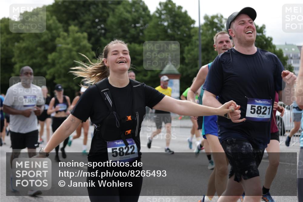 29.06.2025 - hella hamburg halbmarathon Jannik Wohlers http://msf.ph/oto/8265493 29.06.2025 10:33:24 Lombardsbrücke 1189, 1275, 1417, 1896, 2342, 2482, 3170, 3264, 3340, 3345, 3560, 4361, 4433, 4449, 4479, 4696, 4942, 5075, 5096, 5141, 5557, 5566, 5569, 5691, 5821, 5822, 5887, 6109, 6364, 6515, 6516, 6854, 6956, 7027, 7565, 7653, 8157, 8202, 8282, 8375, 8377, 8383, 8401, 9094, 9438, 9799, 9875, 9995, 10007, 10071, 10561, 11092, 11111, 11237, 11338, 11453, 11546, 11676, 11827, 12237, 12238, 12562, 12652, 12835, 12855, 13535, 13601, 13741, 13853, 13934, 14032, 14098 meine-sportfotos.de