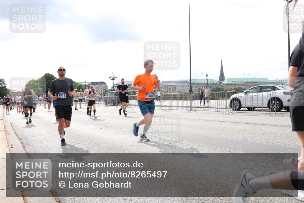 29.06.2025 - hella hamburg halbmarathon Lena Gebhardt http://msf.ph/oto/8265497 29.06.2025 10:34:41 Lombardsbrücke 1025, 1672, 2023, 2355, 2412, 2464, 2510, 2511, 2801, 3130, 3145, 3420, 4540, 4824, 4826, 4884, 5453, 5609, 6034, 6105, 6171, 6310, 6329, 6335, 6379, 6571, 6574, 6843, 7020, 7299, 7386, 7644, 7733, 8349, 8369, 8705, 8793, 8965, 9122, 9164, 9248, 9379, 9448, 9514, 10335, 10360, 10464, 10564, 10606, 10674, 11122, 11245, 11646, 11872, 12019, 12164, 12236, 12382, 12764, 13957, 15477, 16238, 16311, 16390, 16682, 16919, 17230, 18158, 18941 meine-sportfotos.de