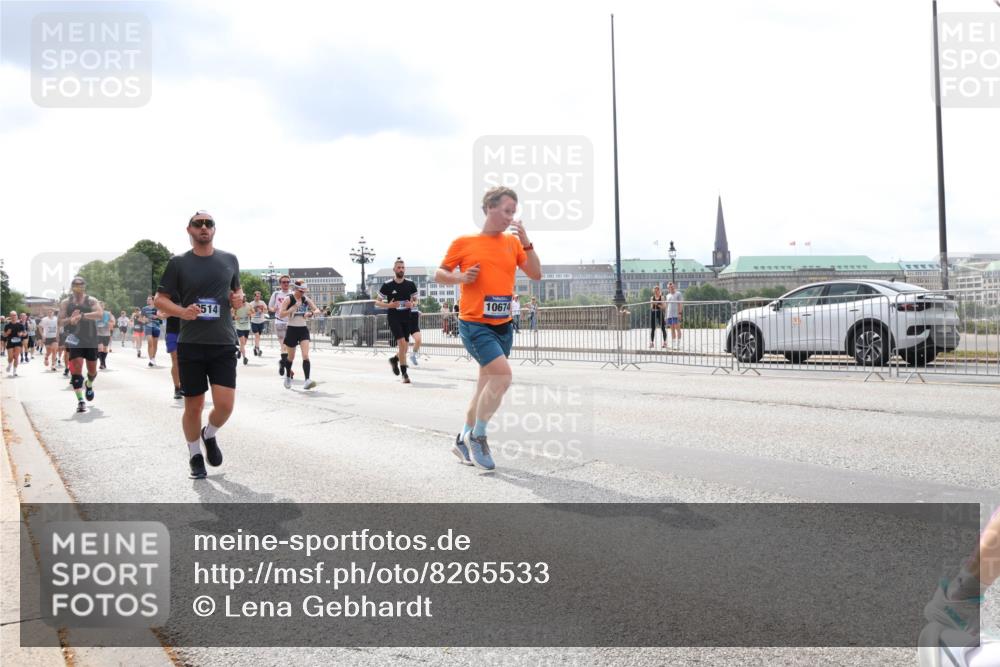 29.06.2025 - hella hamburg halbmarathon Lena Gebhardt http://msf.ph/oto/8265533 29.06.2025 10:34:41 Lombardsbrücke 1025, 1672, 2023, 2355, 2412, 2464, 2510, 2511, 2801, 3130, 3145, 3420, 4540, 4824, 4826, 4884, 5453, 5609, 6034, 6105, 6171, 6310, 6329, 6335, 6379, 6571, 6574, 6843, 7020, 7299, 7386, 7644, 7733, 8349, 8369, 8705, 8793, 8965, 9122, 9164, 9248, 9379, 9448, 9514, 10335, 10360, 10464, 10564, 10606, 10674, 11122, 11245, 11646, 11872, 12019, 12164, 12236, 12382, 12764, 13957, 15477, 16238, 16311, 16390, 16682, 16919, 17230, 18158, 18941 meine-sportfotos.de