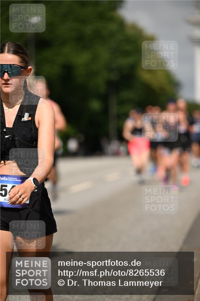 29.06.2025 - hella hamburg halbmarathon Dr. Thomas Lammeyer http://msf.ph/oto/8265536 29.06.2025 10:14:52 Kennedybrücke 1548, 1781, 2868, 4287, 5182, 5440, 5653, 5806, 8171, 8561, 8807, 8810, 10196, 11149 meine-sportfotos.de
