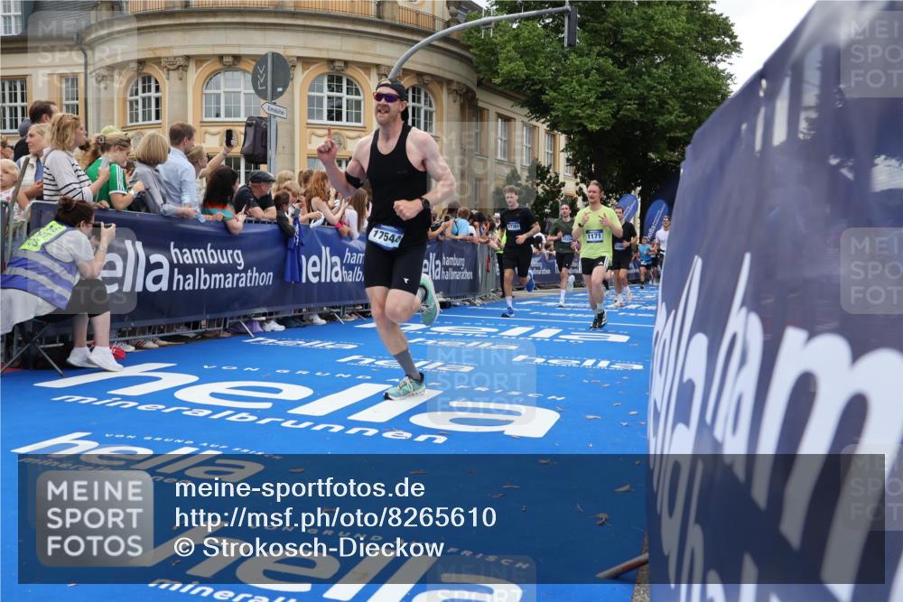 29.06.2025 - hella hamburg halbmarathon Strokosch-Dieckow http://msf.ph/oto/8265610 29.06.2025 10:45:02 Ziel 1171, 1424, 1520, 2270, 2890, 3917, 4997, 6266, 6575, 6819, 7709, 7843, 9030, 9302, 9710, 10313, 10741, 11688, 13919, 15334, 15365, 16058, 16685, 16689, 17381, 17382, 17544, 17960, 18055 meine-sportfotos.de