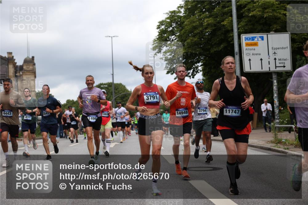 29.06.2025 - hella hamburg halbmarathon Yannick Fuchs http://msf.ph/oto/8265670 29.06.2025 10:48:48 20KM 1125, 1327, 1496, 1506, 1628, 2119, 2474, 2561, 2771, 2884, 2955, 3041, 3652, 3791, 3794, 3945, 4029, 4189, 4231, 4868, 4903, 4938, 5319, 6082, 6355, 6433, 6443, 6587, 6938, 8449, 8487, 8514, 8698, 8973, 10191, 10192, 10263, 10368, 10376, 11184, 11333, 11499, 11747, 11797, 11799, 11976, 12186, 12526, 12584, 12961, 13267, 13297, 13988, 14036, 14175, 14592, 14638, 14660, 14834, 14845, 14948, 15389, 15408, 15879, 16047, 16327, 17842, 18031, 18380 meine-sportfotos.de
