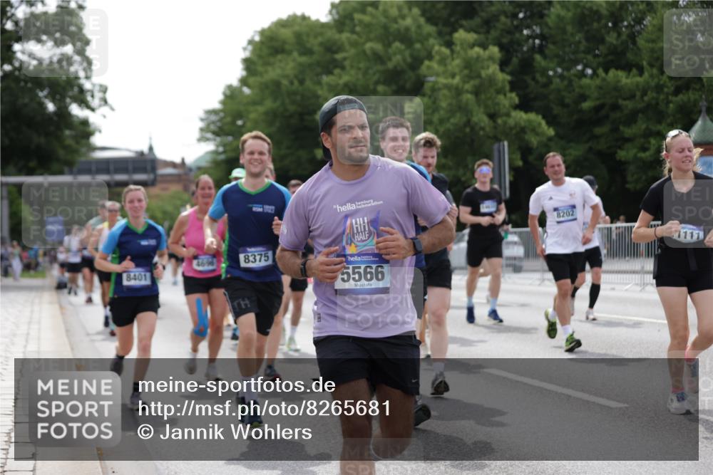 29.06.2025 - hella hamburg halbmarathon Jannik Wohlers http://msf.ph/oto/8265681 29.06.2025 10:33:26 Lombardsbrücke 1189, 1275, 1417, 1896, 2342, 2482, 3170, 3264, 3340, 3345, 3560, 4361, 4433, 4449, 4479, 4696, 4942, 5075, 5096, 5141, 5557, 5561, 5566, 5569, 5691, 5821, 5822, 5887, 6109, 6364, 6515, 6516, 6854, 6956, 7027, 7565, 7653, 8157, 8202, 8375, 8377, 8383, 8401, 9094, 9875, 9995, 10007, 10071, 10561, 10800, 11092, 11111, 11237, 11338, 11676, 11827, 12562, 12652, 12835, 13401, 13535, 13741, 13853, 13934, 14032, 14098, 19145, 19164 meine-sportfotos.de