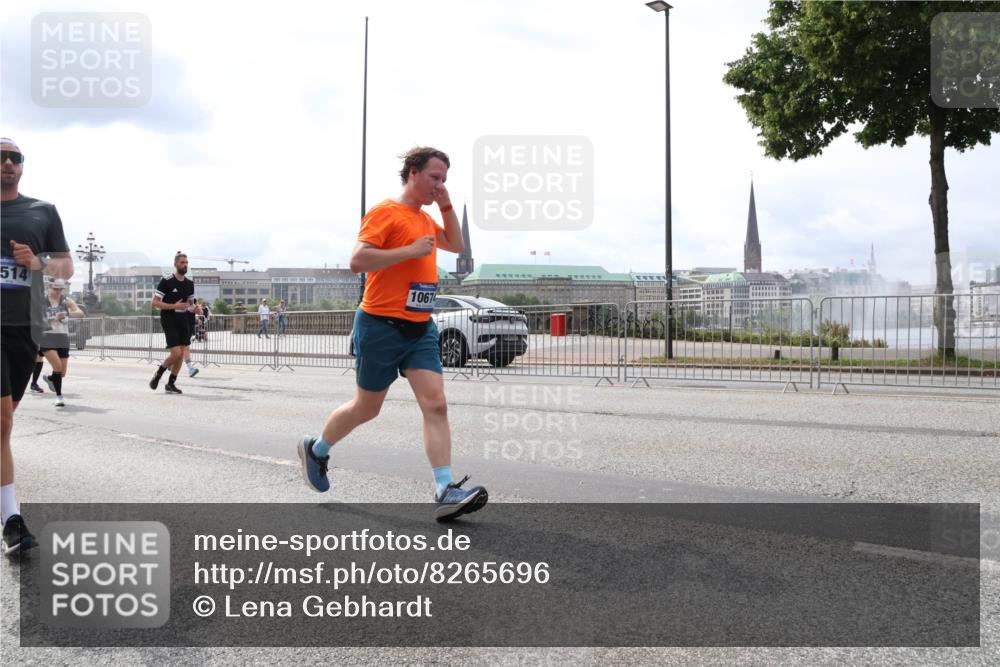 29.06.2025 - hella hamburg halbmarathon Lena Gebhardt http://msf.ph/oto/8265696 29.06.2025 10:34:41 Lombardsbrücke 1025, 1672, 2023, 2355, 2412, 2464, 2510, 2511, 2801, 3130, 3145, 3420, 4540, 4824, 4826, 4884, 5453, 5609, 6034, 6105, 6171, 6310, 6329, 6335, 6379, 6571, 6574, 6843, 7020, 7299, 7386, 7644, 7733, 8349, 8369, 8705, 8793, 8965, 9122, 9164, 9248, 9379, 9448, 9514, 10335, 10360, 10464, 10564, 10606, 10674, 11122, 11245, 11646, 11872, 12019, 12164, 12236, 12382, 12764, 13957, 15477, 16238, 16311, 16390, 16682, 16919, 17230, 18158, 18941 meine-sportfotos.de