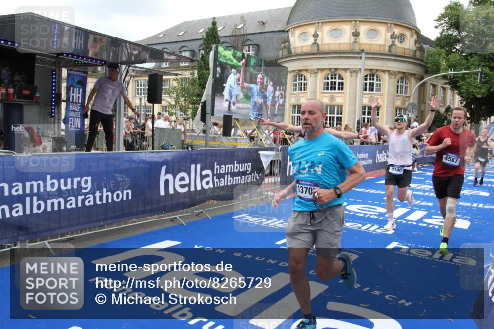 29.06.2025 - hella hamburg halbmarathon Michael Strokosch http://msf.ph/oto/8265729 29.06.2025 10:52:26 Ziel 4140, 4587, 6164, 7896, 8371, 8661, 9876, 13015, 13211, 13707, 15144, 15446, 17773, 17997 meine-sportfotos.de