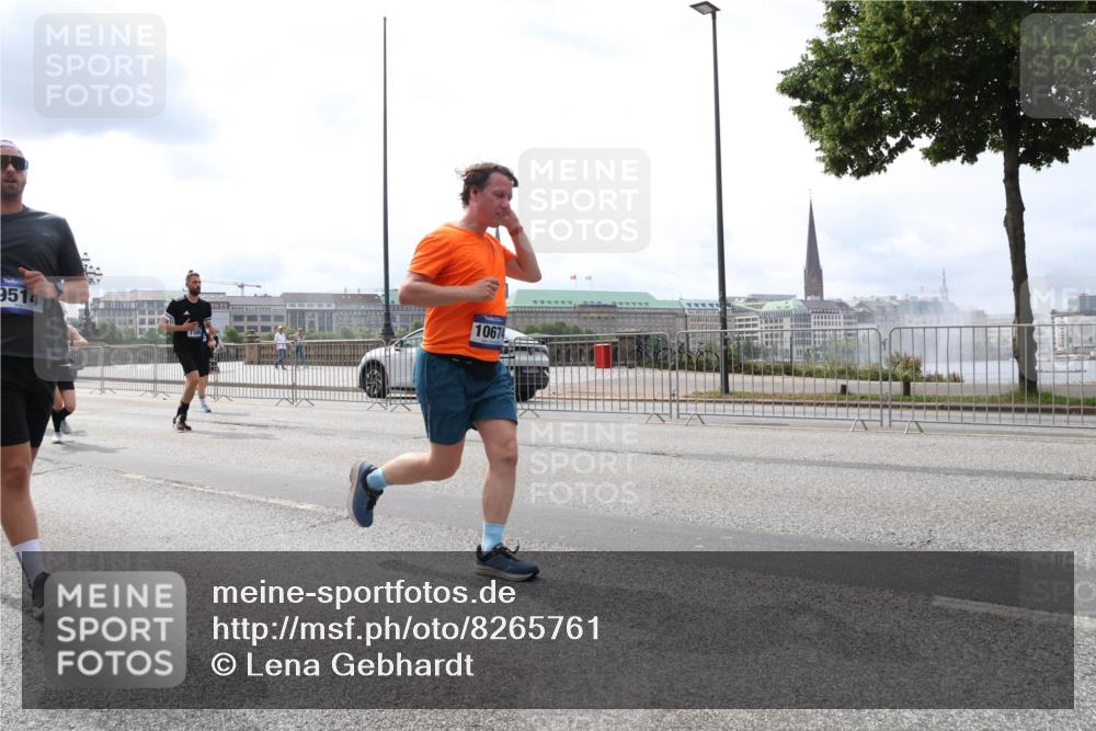29.06.2025 - hella hamburg halbmarathon Lena Gebhardt http://msf.ph/oto/8265761 29.06.2025 10:34:42 Lombardsbrücke 1025, 1672, 2023, 2355, 2412, 2464, 2510, 2511, 2801, 3130, 3145, 3420, 4540, 4824, 4826, 4884, 5453, 5609, 6034, 6105, 6171, 6310, 6329, 6335, 6379, 6397, 6571, 6574, 6843, 7020, 7299, 7386, 7644, 7733, 8349, 8369, 8705, 8793, 8965, 9122, 9164, 9248, 9379, 9448, 9514, 10335, 10360, 10464, 10564, 10606, 10674, 11122, 11245, 11646, 11872, 12019, 12164, 12236, 12382, 12764, 13957, 15477, 16238, 16311, 16390, 16682, 16919, 17230, 18158, 18941 meine-sportfotos.de