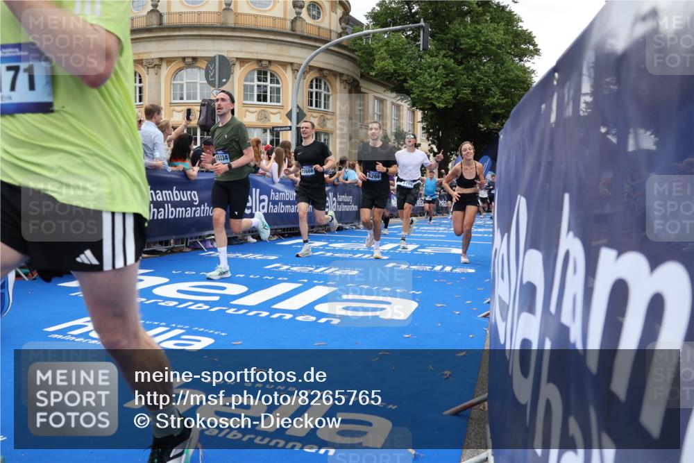 29.06.2025 - hella hamburg halbmarathon Strokosch-Dieckow http://msf.ph/oto/8265765 29.06.2025 10:45:04 Ziel 1171, 1424, 2270, 3917, 4997, 6266, 6575, 6819, 7087, 7709, 7843, 9302, 9710, 10313, 10741, 11688, 13919, 15334, 15365, 15651, 16058, 16685, 16689, 17120, 17381, 17544, 17960, 18346, 18718 meine-sportfotos.de