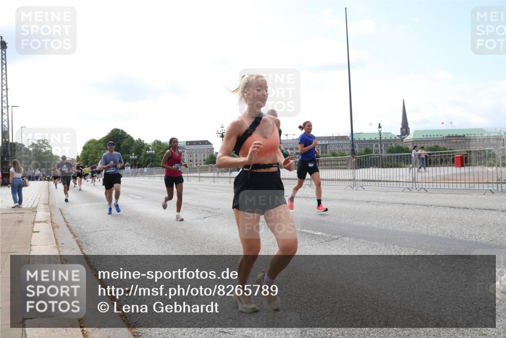 29.06.2025 - hella hamburg halbmarathon Lena Gebhardt http://msf.ph/oto/8265789 29.06.2025 10:11:12 Lombardsbrücke 1166, 1186, 1723, 1781, 2868, 3837, 4287, 5254, 5653, 7271, 7370, 8171, 8206, 8207, 8368, 8561, 9119, 9169, 9829, 10196, 10372, 11149, 11755, 12286, 12426, 12556, 12571, 12790, 12836, 13588, 13594, 13603, 14022, 14149, 14270, 15009, 15214, 15252, 15797, 15908, 16383, 16808, 17142, 17500, 17532, 17787, 18382, 18949, 19172, 19241 meine-sportfotos.de