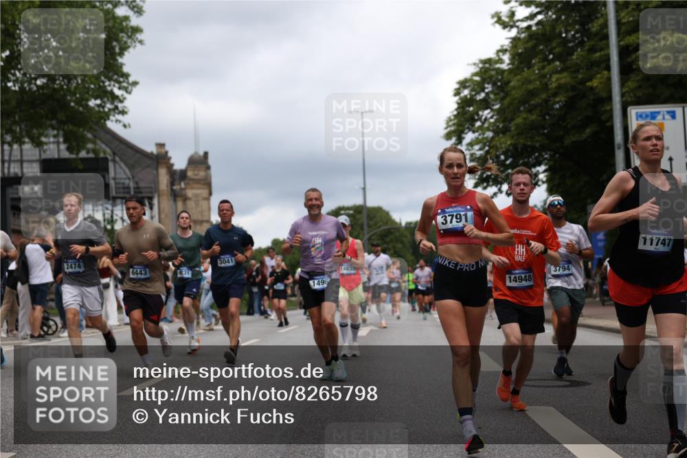 29.06.2025 - hella hamburg halbmarathon Yannick Fuchs http://msf.ph/oto/8265798 29.06.2025 10:48:48 20KM 1125, 1327, 1496, 1506, 1628, 2119, 2474, 2561, 2771, 2884, 2955, 3041, 3652, 3791, 3794, 3945, 4029, 4189, 4231, 4868, 4903, 4938, 5319, 6082, 6355, 6433, 6443, 6587, 6938, 8449, 8487, 8514, 8698, 8973, 10191, 10192, 10263, 10368, 10376, 11184, 11333, 11499, 11747, 11797, 11799, 11976, 12186, 12526, 12584, 12961, 13267, 13297, 13988, 14036, 14175, 14592, 14638, 14660, 14834, 14845, 14948, 15389, 15408, 15879, 16047, 16327, 17842, 18031, 18380 meine-sportfotos.de
