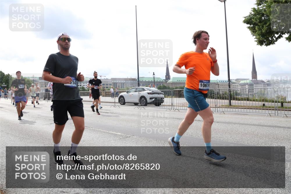 29.06.2025 - hella hamburg halbmarathon Lena Gebhardt http://msf.ph/oto/8265820 29.06.2025 10:34:42 Lombardsbrücke 1025, 1672, 2023, 2355, 2412, 2464, 2510, 2511, 2801, 3130, 3145, 3420, 4540, 4824, 4826, 4884, 5453, 5609, 6034, 6105, 6171, 6310, 6329, 6335, 6379, 6397, 6571, 6574, 6843, 7020, 7299, 7386, 7644, 7733, 8349, 8369, 8705, 8793, 8965, 9122, 9164, 9248, 9379, 9448, 9514, 10335, 10360, 10464, 10564, 10606, 10674, 11122, 11245, 11646, 11872, 12019, 12164, 12236, 12382, 12764, 13957, 15477, 16238, 16311, 16390, 16682, 16919, 17230, 18158, 18941 meine-sportfotos.de