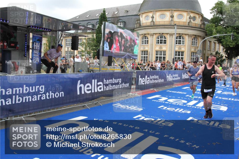29.06.2025 - hella hamburg halbmarathon Michael Strokosch http://msf.ph/oto/8265830 29.06.2025 10:52:28 Ziel 3715, 4140, 4587, 7178, 8371, 8661, 9145, 9876, 11791, 13015, 13211, 13707, 14561, 15144, 17773, 17997 meine-sportfotos.de