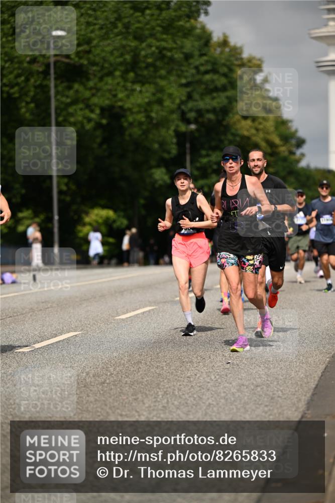 29.06.2025 - hella hamburg halbmarathon Dr. Thomas Lammeyer http://msf.ph/oto/8265833 29.06.2025 10:14:54 Kennedybrücke 1548, 1781, 2868, 4287, 5182, 5440, 5653, 5806, 8171, 8561, 8807, 8810, 10196, 11149 meine-sportfotos.de