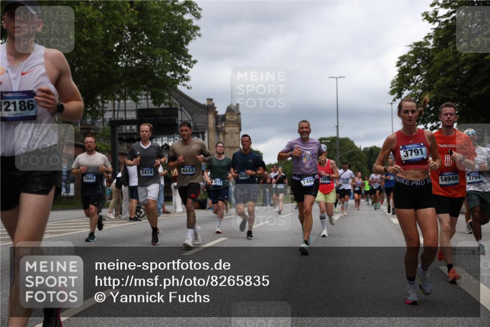 29.06.2025 - hella hamburg halbmarathon Yannick Fuchs http://msf.ph/oto/8265835 29.06.2025 10:48:48 20KM 1125, 1327, 1496, 1506, 1628, 2119, 2474, 2561, 2771, 2884, 2955, 3041, 3652, 3791, 3794, 3945, 4029, 4189, 4231, 4868, 4903, 4938, 5319, 6082, 6355, 6433, 6443, 6587, 6938, 8449, 8487, 8514, 8698, 8973, 10191, 10192, 10263, 10368, 10376, 11184, 11333, 11499, 11747, 11797, 11799, 11976, 12186, 12526, 12584, 12961, 13267, 13297, 13988, 14036, 14175, 14592, 14638, 14660, 14834, 14845, 14948, 15389, 15408, 15879, 16047, 16327, 17842, 18031, 18380 meine-sportfotos.de
