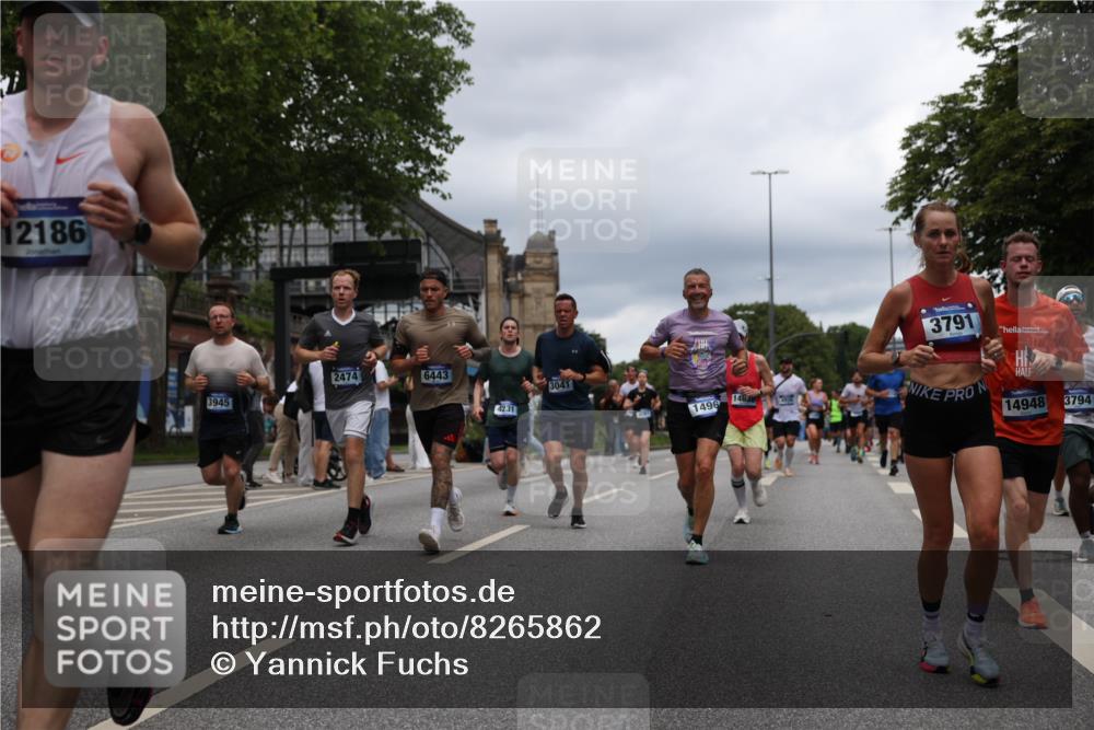 29.06.2025 - hella hamburg halbmarathon Yannick Fuchs http://msf.ph/oto/8265862 29.06.2025 10:48:48 20KM 1125, 1327, 1496, 1506, 1628, 2119, 2474, 2561, 2771, 2884, 2955, 3041, 3652, 3791, 3794, 3945, 4029, 4189, 4231, 4868, 4903, 4938, 5319, 6082, 6355, 6433, 6443, 6587, 6938, 8449, 8487, 8514, 8698, 8973, 10191, 10192, 10263, 10368, 10376, 11184, 11333, 11499, 11747, 11797, 11799, 11976, 12186, 12526, 12584, 12961, 13267, 13297, 13988, 14036, 14175, 14592, 14638, 14660, 14834, 14845, 14948, 15389, 15408, 15879, 16047, 16327, 17842, 18031, 18380 meine-sportfotos.de