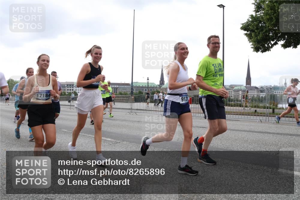 29.06.2025 - hella hamburg halbmarathon Lena Gebhardt http://msf.ph/oto/8265896 29.06.2025 10:46:12 Lombardsbrücke 1004, 1100, 1104, 1421, 1426, 1429, 1465, 1532, 1555, 1608, 1837, 1854, 1867, 1868, 1983, 2398, 2423, 2500, 2522, 2773, 2813, 2917, 2951, 2954, 2965, 3410, 4104, 4119, 4223, 4317, 4448, 4572, 5635, 5697, 5703, 5769, 5770, 5854, 5892, 6068, 6133, 6333, 6392, 6623, 7268, 7303, 7356, 7364, 7368, 7374, 7605, 7894, 7960, 7983, 8047, 8700, 9120, 9121, 9129, 9337, 9426, 9445, 10153, 10327, 10329, 10367, 10511, 11358, 11361, 11876, 11910, 12298, 12333, 12507, 12522 meine-sportfotos.de