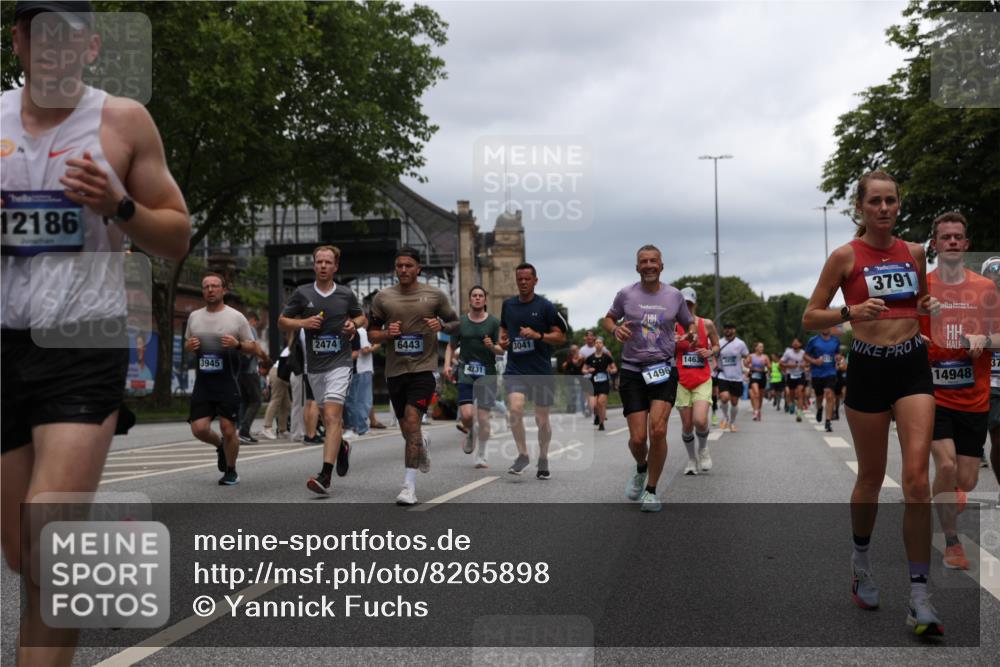 29.06.2025 - hella hamburg halbmarathon Yannick Fuchs http://msf.ph/oto/8265898 29.06.2025 10:48:48 20KM 1125, 1327, 1496, 1506, 1628, 2119, 2474, 2561, 2771, 2884, 2955, 3041, 3652, 3791, 3794, 3945, 4029, 4189, 4231, 4868, 4903, 4938, 5319, 6082, 6355, 6433, 6443, 6587, 6938, 8449, 8487, 8514, 8698, 8973, 10191, 10192, 10263, 10368, 10376, 11184, 11333, 11499, 11747, 11797, 11799, 11976, 12186, 12526, 12584, 12961, 13267, 13297, 13988, 14036, 14175, 14592, 14638, 14660, 14834, 14845, 14948, 15389, 15408, 15879, 16047, 16327, 17842, 18031, 18380 meine-sportfotos.de