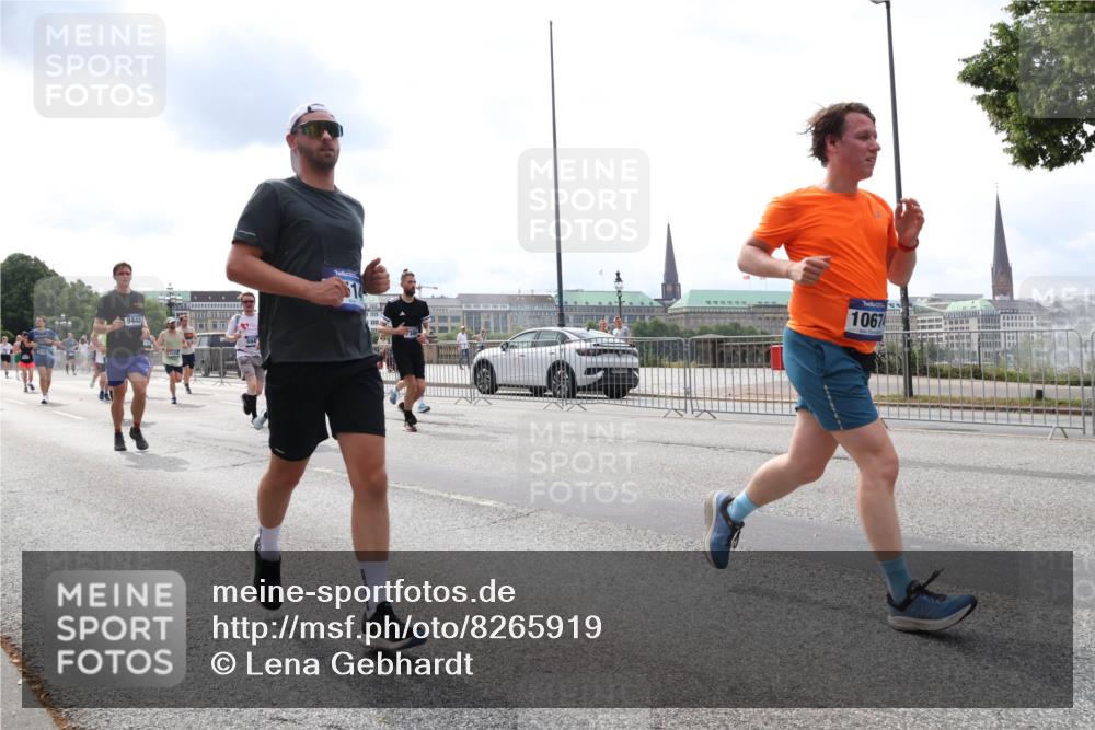 29.06.2025 - hella hamburg halbmarathon Lena Gebhardt http://msf.ph/oto/8265919 29.06.2025 10:34:42 Lombardsbrücke 1025, 1672, 2023, 2355, 2412, 2464, 2510, 2511, 2801, 3130, 3145, 3420, 4540, 4824, 4826, 4884, 5453, 5609, 6034, 6105, 6171, 6310, 6329, 6335, 6379, 6397, 6571, 6574, 6843, 7020, 7299, 7386, 7644, 7733, 8349, 8369, 8705, 8793, 8965, 9122, 9164, 9248, 9379, 9448, 9514, 10335, 10360, 10464, 10564, 10606, 10674, 11122, 11245, 11646, 11872, 12019, 12164, 12236, 12382, 12764, 13957, 15477, 16238, 16311, 16390, 16682, 16919, 17230, 18158, 18941 meine-sportfotos.de