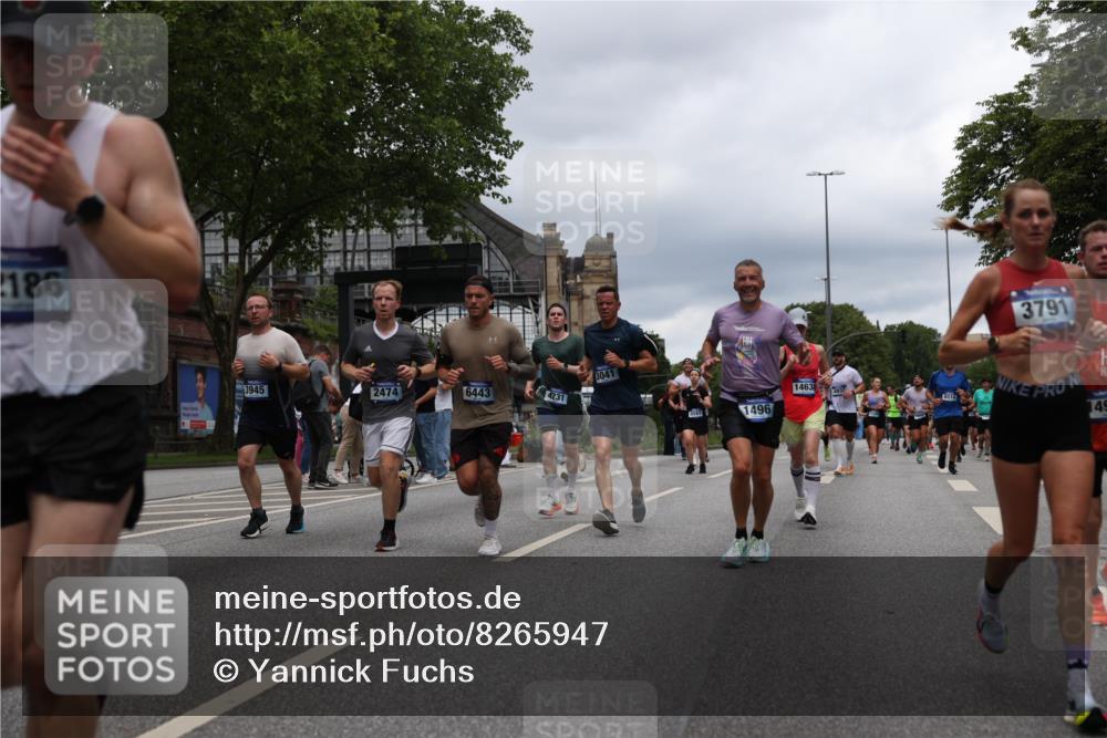 29.06.2025 - hella hamburg halbmarathon Yannick Fuchs http://msf.ph/oto/8265947 29.06.2025 10:48:48 20KM 1125, 1327, 1496, 1506, 1628, 2119, 2474, 2561, 2771, 2884, 2955, 3041, 3652, 3791, 3794, 3945, 4029, 4189, 4231, 4868, 4903, 4938, 5319, 6082, 6355, 6433, 6443, 6587, 6938, 8449, 8487, 8514, 8698, 8973, 10191, 10192, 10263, 10368, 10376, 11184, 11333, 11499, 11747, 11797, 11799, 11976, 12186, 12526, 12584, 12961, 13267, 13297, 13988, 14036, 14175, 14592, 14638, 14660, 14834, 14845, 14948, 15389, 15408, 15879, 16047, 16327, 17842, 18031, 18380 meine-sportfotos.de