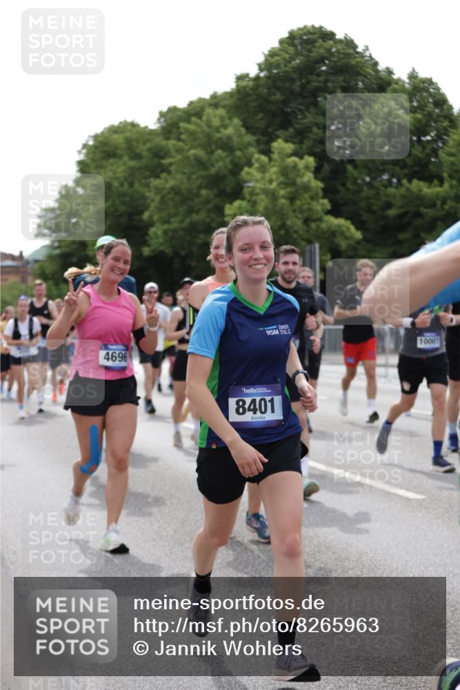 29.06.2025 - hella hamburg halbmarathon Jannik Wohlers http://msf.ph/oto/8265963 29.06.2025 10:33:28 Lombardsbrücke 1189, 1275, 1417, 1705, 1787, 1896, 2482, 3170, 3264, 3340, 3345, 3560, 4433, 4479, 4696, 4807, 4942, 5096, 5141, 5557, 5561, 5566, 5569, 5584, 5691, 5821, 5822, 5887, 6364, 6515, 6516, 6854, 6956, 7027, 7565, 8202, 8375, 8377, 8383, 8401, 9094, 9875, 9995, 10007, 10071, 10561, 10800, 11092, 11111, 11237, 11338, 11642, 11676, 11827, 12562, 12652, 12835, 13401, 13535, 13741, 13853, 13934, 14032, 14873, 15792, 17440, 19145, 19164 meine-sportfotos.de