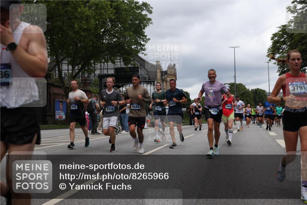 29.06.2025 - hella hamburg halbmarathon Yannick Fuchs http://msf.ph/oto/8265966 29.06.2025 10:48:48 20KM 1125, 1327, 1496, 1506, 1628, 2119, 2474, 2561, 2771, 2884, 2955, 3041, 3652, 3791, 3794, 3945, 4029, 4189, 4231, 4868, 4903, 4938, 5319, 6082, 6355, 6433, 6443, 6587, 6938, 8449, 8487, 8514, 8698, 8973, 10191, 10192, 10263, 10368, 10376, 11184, 11333, 11499, 11747, 11797, 11799, 11976, 12186, 12526, 12584, 12961, 13267, 13297, 13988, 14036, 14175, 14592, 14638, 14660, 14834, 14845, 14948, 15389, 15408, 15879, 16047, 16327, 17842, 18031, 18380 meine-sportfotos.de