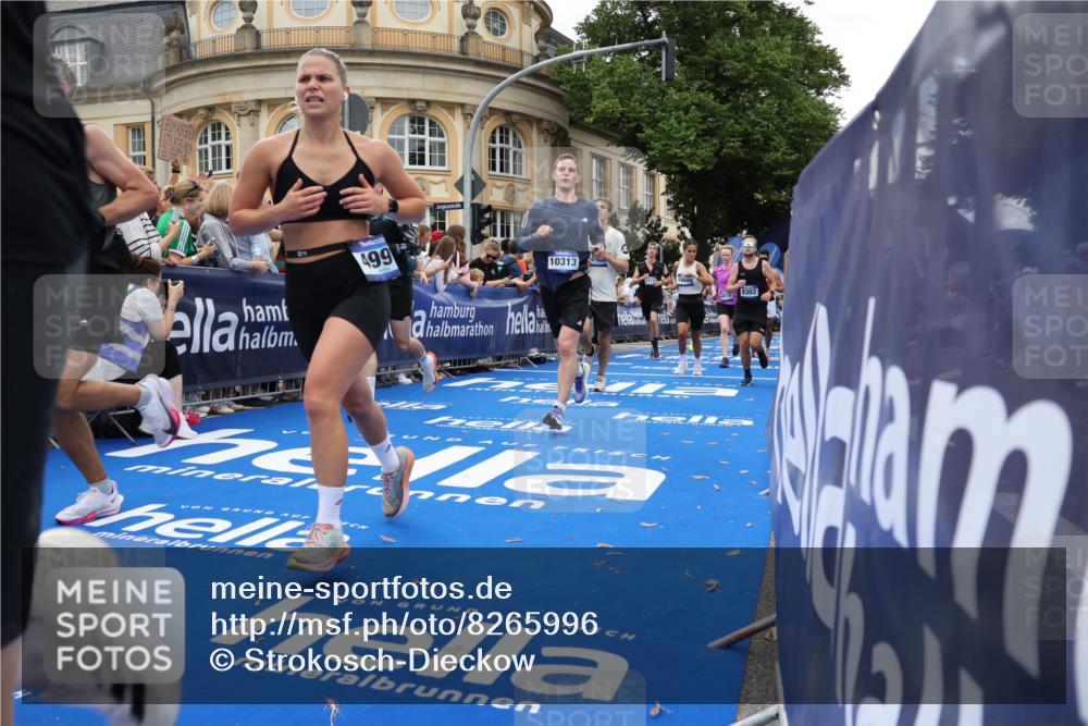 29.06.2025 - hella hamburg halbmarathon Strokosch-Dieckow http://msf.ph/oto/8265996 29.06.2025 10:45:09 Ziel 2188, 2270, 3917, 4997, 6054, 6266, 6375, 6575, 6819, 7087, 7709, 9302, 9710, 10064, 10313, 10741, 11688, 12783, 13919, 15365, 15563, 15636, 15651, 15741, 15760, 16513, 16685, 16689, 17120, 17960, 18346, 18718 meine-sportfotos.de