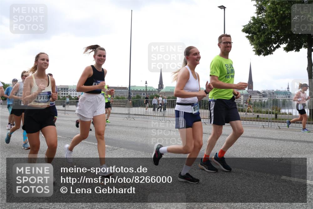 29.06.2025 - hella hamburg halbmarathon Lena Gebhardt http://msf.ph/oto/8266000 29.06.2025 10:46:12 Lombardsbrücke 1004, 1100, 1104, 1421, 1426, 1429, 1465, 1532, 1555, 1608, 1837, 1854, 1867, 1868, 1983, 2398, 2423, 2500, 2522, 2773, 2813, 2917, 2951, 2954, 2965, 3410, 4104, 4119, 4223, 4317, 4448, 4572, 5635, 5697, 5703, 5769, 5770, 5854, 5892, 6068, 6133, 6333, 6392, 6623, 7268, 7303, 7356, 7364, 7368, 7374, 7605, 7894, 7960, 7983, 8047, 8700, 9120, 9121, 9129, 9337, 9426, 9445, 10153, 10327, 10329, 10367, 10511, 11358, 11361, 11876, 11910, 12298, 12333, 12507, 12522 meine-sportfotos.de