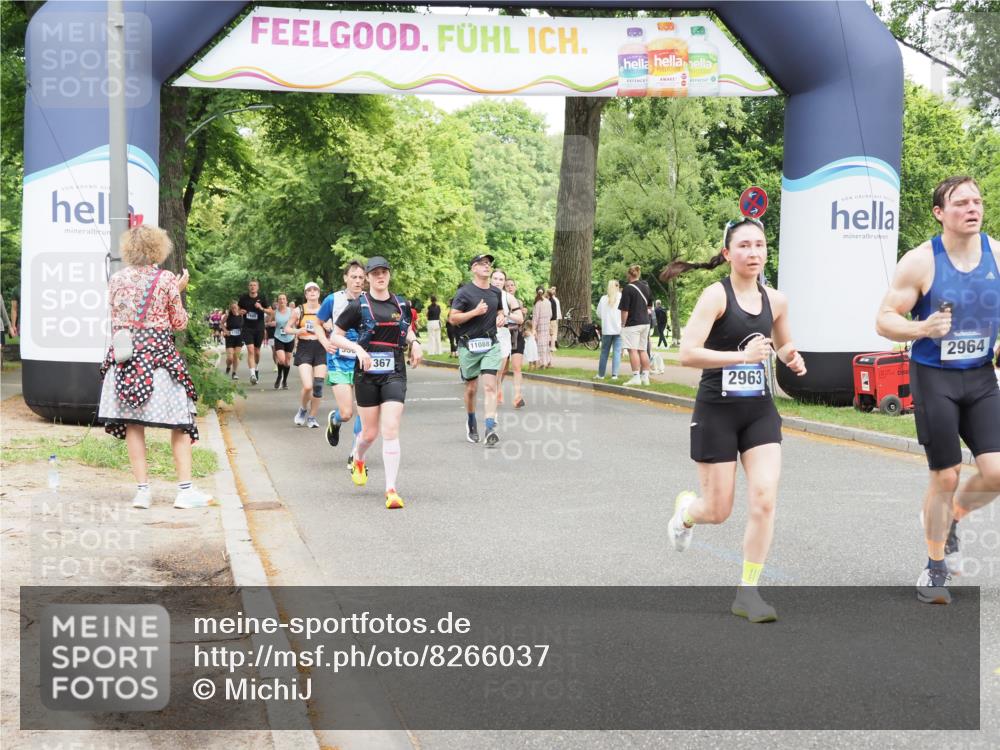 29.06.2025 - hella hamburg halbmarathon MichiJ http://msf.ph/oto/8266037 29.06.2025 10:54:32 Zwischen KM18-KM19 2963, 2964, 4014, 5363, 9967, 11088, 11355, 11641, 16824, 16976, 17062 meine-sportfotos.de
