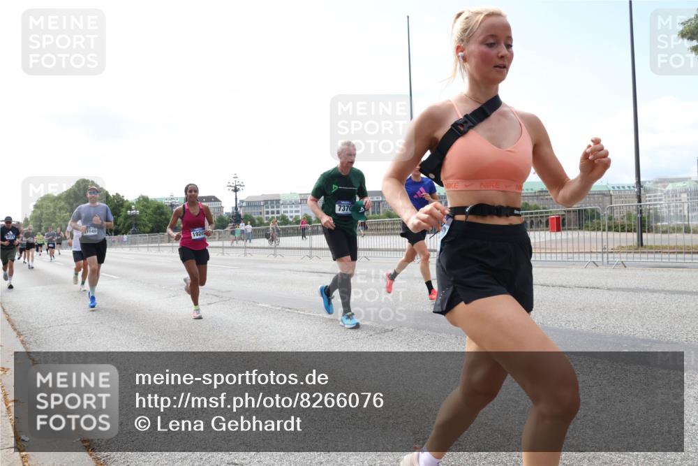 29.06.2025 - hella hamburg halbmarathon Lena Gebhardt http://msf.ph/oto/8266076 29.06.2025 10:11:12 Lombardsbrücke 1166, 1186, 1723, 1781, 2868, 3837, 4287, 5254, 5653, 7271, 7370, 8171, 8206, 8207, 8368, 8561, 9119, 9169, 9829, 10196, 10372, 11149, 11755, 12286, 12426, 12556, 12571, 12790, 12836, 13588, 13594, 13603, 14022, 14149, 14270, 15009, 15214, 15252, 15797, 15908, 16383, 16808, 17142, 17500, 17532, 17787, 18382, 18949, 19172, 19241 meine-sportfotos.de