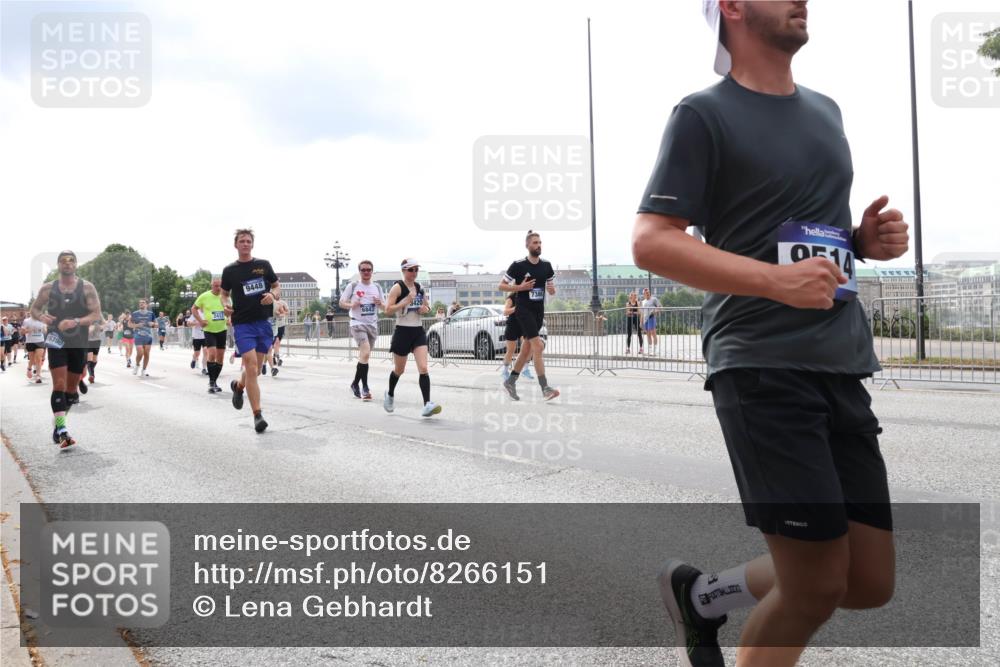 29.06.2025 - hella hamburg halbmarathon Lena Gebhardt http://msf.ph/oto/8266151 29.06.2025 10:34:42 Lombardsbrücke 1025, 1672, 2023, 2355, 2412, 2464, 2510, 2511, 2801, 3130, 3145, 3420, 4540, 4824, 4826, 4884, 5453, 5609, 6034, 6105, 6171, 6310, 6329, 6335, 6379, 6397, 6571, 6574, 6843, 7020, 7299, 7386, 7644, 7733, 8349, 8369, 8705, 8793, 8965, 9122, 9164, 9248, 9379, 9448, 9514, 10335, 10360, 10464, 10564, 10606, 10674, 11122, 11245, 11646, 11872, 12019, 12164, 12236, 12382, 12764, 13957, 15477, 16238, 16311, 16390, 16682, 16919, 17230, 18158, 18941 meine-sportfotos.de