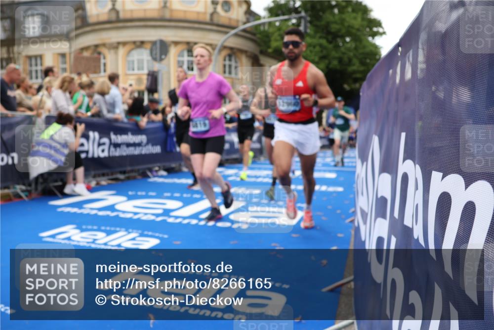 29.06.2025 - hella hamburg halbmarathon Strokosch-Dieckow http://msf.ph/oto/8266165 29.06.2025 10:45:12 Ziel 2188, 2270, 4997, 5706, 6054, 6375, 6575, 6819, 7087, 9105, 9302, 10064, 10313, 12783, 15365, 15563, 15636, 15651, 15741, 15760, 16513, 16685, 16689, 17120, 17960, 18346, 18718 meine-sportfotos.de