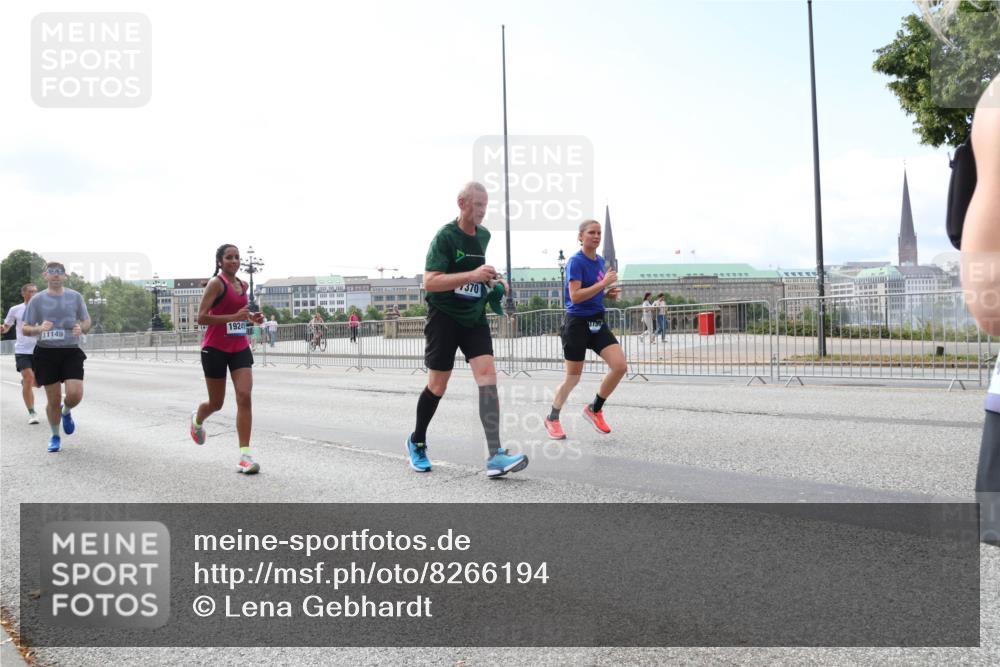 29.06.2025 - hella hamburg halbmarathon Lena Gebhardt http://msf.ph/oto/8266194 29.06.2025 10:11:12 Lombardsbrücke 1166, 1186, 1723, 1781, 2868, 3837, 4287, 5254, 5653, 7271, 7370, 8171, 8206, 8207, 8368, 8561, 9119, 9169, 9829, 10196, 10372, 11149, 11755, 12286, 12426, 12556, 12571, 12790, 12836, 13588, 13594, 13603, 14022, 14149, 14270, 15009, 15214, 15252, 15797, 15908, 16383, 16808, 17142, 17500, 17532, 17787, 18382, 18949, 19172, 19241 meine-sportfotos.de
