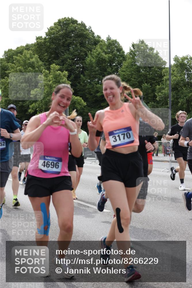 29.06.2025 - hella hamburg halbmarathon Jannik Wohlers http://msf.ph/oto/8266229 29.06.2025 10:33:30 Lombardsbrücke 1189, 1275, 1417, 1705, 1787, 1896, 2482, 2526, 3264, 3340, 3345, 3560, 4479, 4696, 4807, 4942, 5557, 5561, 5566, 5584, 5691, 5821, 5822, 5887, 6364, 6515, 6516, 6956, 7027, 7565, 8202, 8375, 8377, 8383, 8401, 9094, 9875, 9995, 10007, 10071, 10561, 10800, 11092, 11111, 11237, 11338, 11642, 12330, 12562, 12835, 13401, 13535, 13741, 13853, 13934, 14032, 14873, 15792, 15845, 17440, 19145, 19164 meine-sportfotos.de