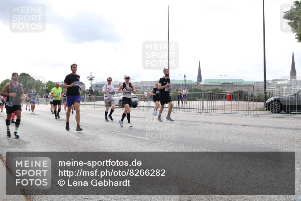 29.06.2025 - hella hamburg halbmarathon Lena Gebhardt http://msf.ph/oto/8266282 29.06.2025 10:34:43 Lombardsbrücke 1025, 1672, 2023, 2355, 2412, 2464, 2510, 2511, 2801, 3130, 3145, 3420, 4540, 4824, 4826, 4884, 5453, 5609, 6034, 6105, 6171, 6310, 6329, 6335, 6379, 6397, 6571, 6574, 6843, 7020, 7299, 7386, 7644, 7733, 8349, 8369, 8705, 8793, 8965, 9122, 9164, 9248, 9379, 9448, 9514, 10335, 10464, 10564, 10606, 10674, 11122, 11245, 11646, 11872, 12019, 12164, 12236, 12382, 12764, 13957, 15477, 16238, 16311, 16390, 16682, 16919, 17230, 18158, 18941 meine-sportfotos.de