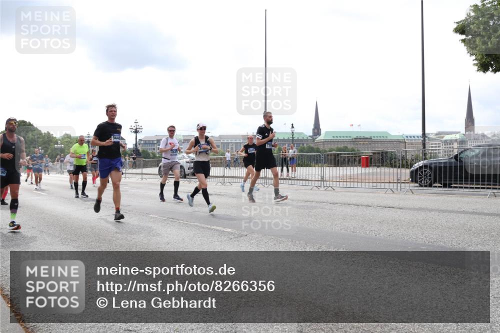 29.06.2025 - hella hamburg halbmarathon Lena Gebhardt http://msf.ph/oto/8266356 29.06.2025 10:34:43 Lombardsbrücke 1025, 1672, 2023, 2355, 2412, 2464, 2510, 2511, 2801, 3130, 3145, 3420, 4540, 4824, 4826, 4884, 5453, 5609, 6034, 6105, 6171, 6310, 6329, 6335, 6379, 6397, 6571, 6574, 6843, 7020, 7299, 7386, 7644, 7733, 8349, 8369, 8705, 8793, 8965, 9122, 9164, 9248, 9379, 9448, 9514, 10335, 10464, 10564, 10606, 10674, 11122, 11245, 11646, 11872, 12019, 12164, 12236, 12382, 12764, 13957, 15477, 16238, 16311, 16390, 16682, 16919, 17230, 18158, 18941 meine-sportfotos.de
