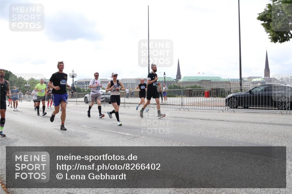 29.06.2025 - hella hamburg halbmarathon Lena Gebhardt http://msf.ph/oto/8266402 29.06.2025 10:34:43 Lombardsbrücke 1025, 1672, 2023, 2355, 2412, 2464, 2510, 2511, 2801, 3130, 3145, 3420, 4540, 4824, 4826, 4884, 5453, 5609, 6034, 6105, 6171, 6310, 6329, 6335, 6379, 6397, 6571, 6574, 6843, 7020, 7299, 7386, 7644, 7733, 8349, 8369, 8705, 8793, 8965, 9122, 9164, 9248, 9379, 9448, 9514, 10335, 10464, 10564, 10606, 10674, 11122, 11245, 11646, 11872, 12019, 12164, 12236, 12382, 12764, 13957, 15477, 16238, 16311, 16390, 16682, 16919, 17230, 18158, 18941 meine-sportfotos.de