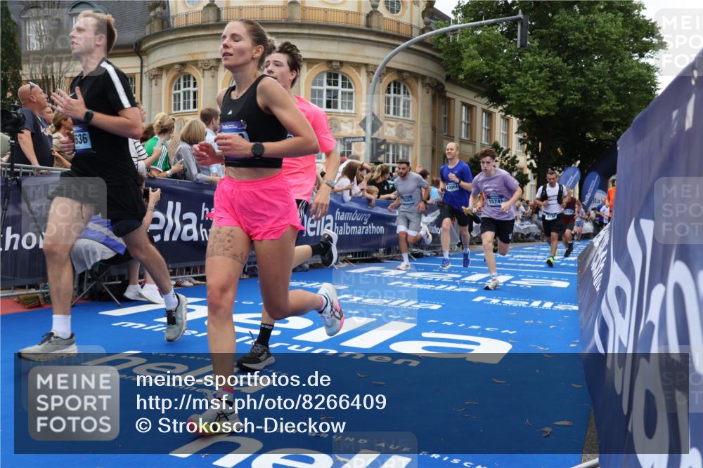 29.06.2025 - hella hamburg halbmarathon Strokosch-Dieckow http://msf.ph/oto/8266409 29.06.2025 10:45:18 Ziel 1697, 2188, 2367, 2470, 3186, 5706, 6054, 6375, 9105, 10064, 11469, 12643, 12783, 14703, 15563, 15636, 15651, 15741, 15760, 16513, 17499, 18407 meine-sportfotos.de