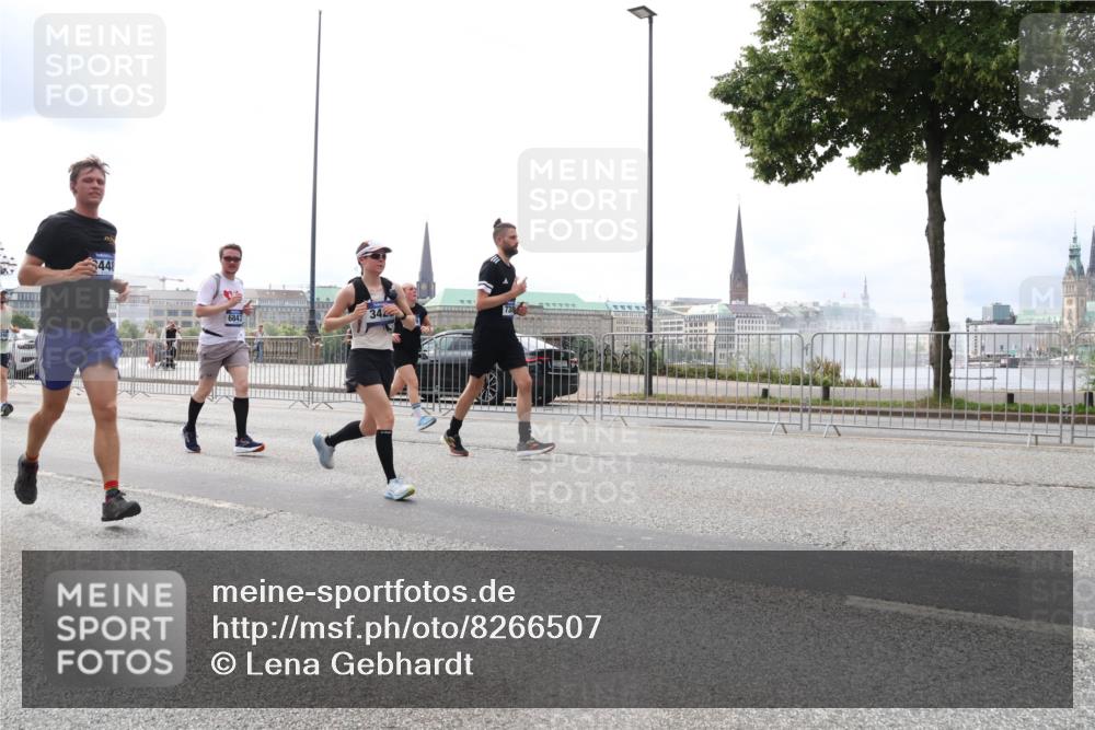 29.06.2025 - hella hamburg halbmarathon Lena Gebhardt http://msf.ph/oto/8266507 29.06.2025 10:34:44 Lombardsbrücke 1025, 1672, 2023, 2355, 2412, 2464, 2510, 2511, 2801, 3130, 3420, 4540, 4824, 4826, 4884, 5453, 5609, 6034, 6105, 6171, 6310, 6329, 6335, 6379, 6397, 6571, 6574, 6843, 7020, 7299, 7386, 7644, 7733, 8369, 8705, 8793, 8965, 9122, 9164, 9248, 9379, 9448, 9514, 10335, 10464, 10564, 10606, 10674, 11122, 11245, 11646, 11872, 12019, 12164, 12236, 12382, 12764, 13957, 15477, 16238, 16311, 16390, 16682, 16919, 17230, 18158, 18941 meine-sportfotos.de